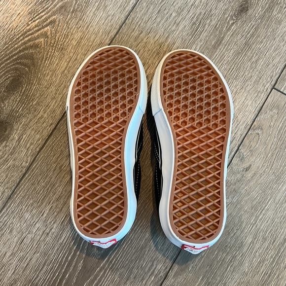 NWOT, Box Included, Vans SKATE Pop Cush B&W slip on. - Picture 3 of 7